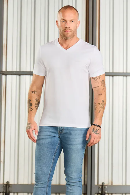 Camiseta Masculina Slim com Gola U em Algodão Osmoze